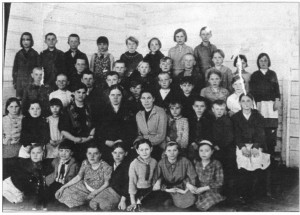9 апреля 1941 г., 3класс 2 ряд, четвертая справа –  Е. Н. Серебрякова (Карасева) 